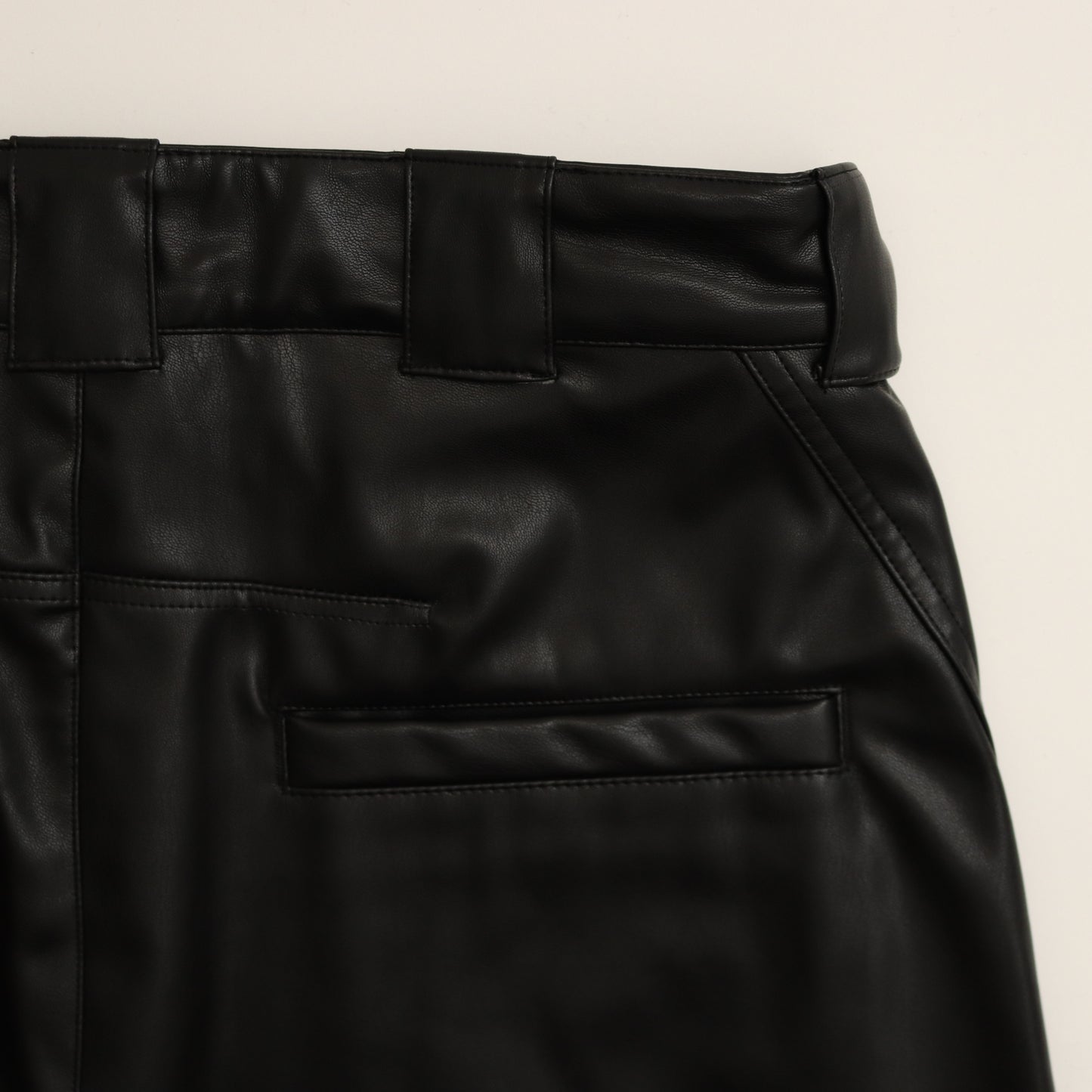 TWISTED LEATHER SHORTS #BLACK [241-01-0202L]